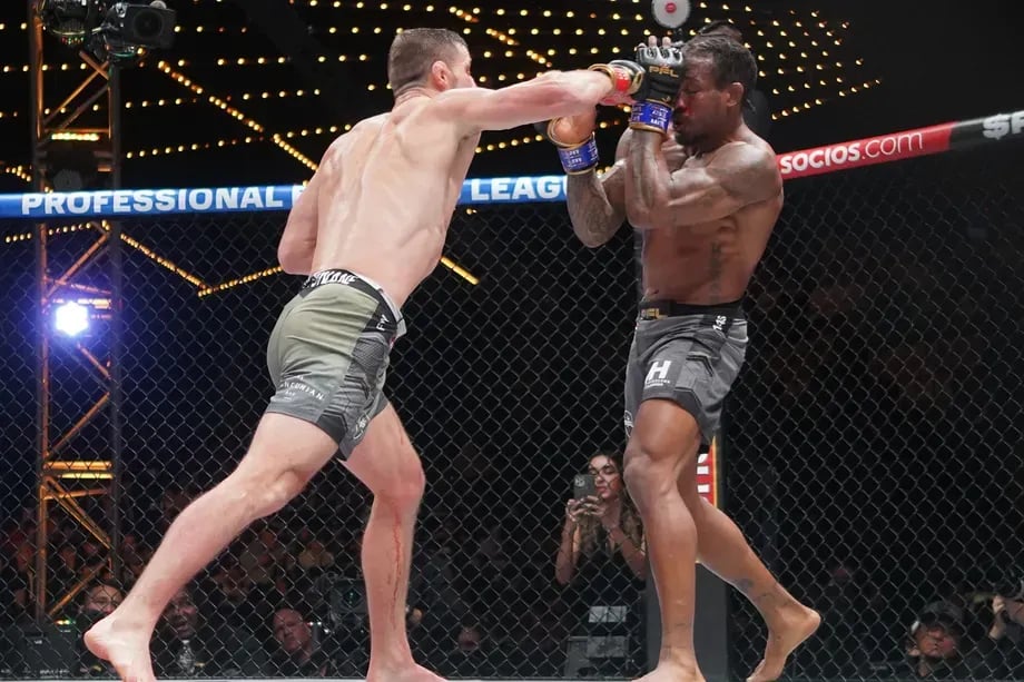 Brendan Loughnane using his laser straights against Bubba Jenkins. Credits to: Damon Martin - MMA Fighting