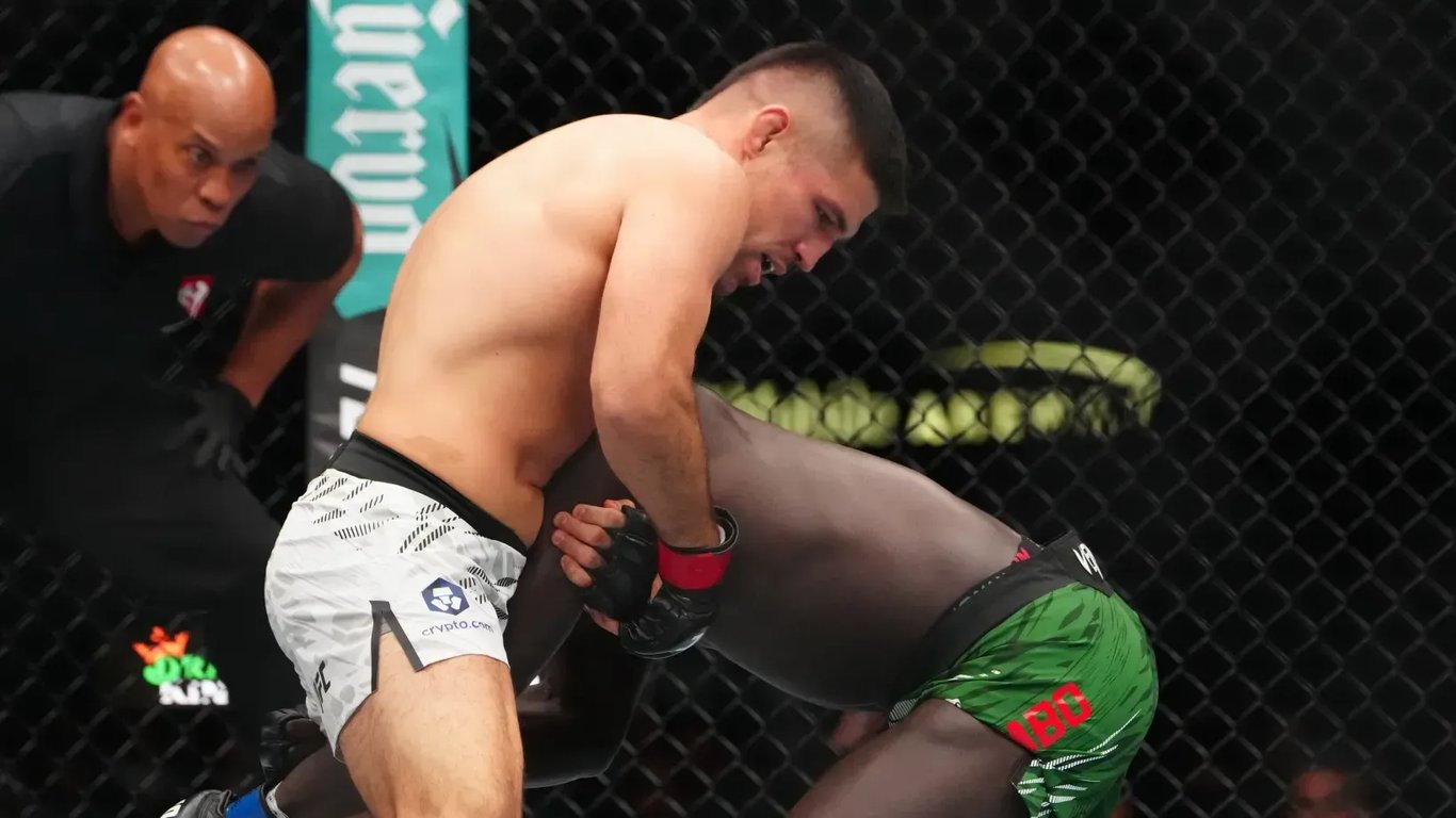 Vicente Luque setting up the d'arce choke against Themba Gorimbo in his last fight. Credits to: Stephen R. Sylvanie - Imagn Images.