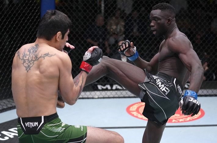 David Onama lands a body kick on Gabriel Benitez. Credit to: Zuffa LLC.