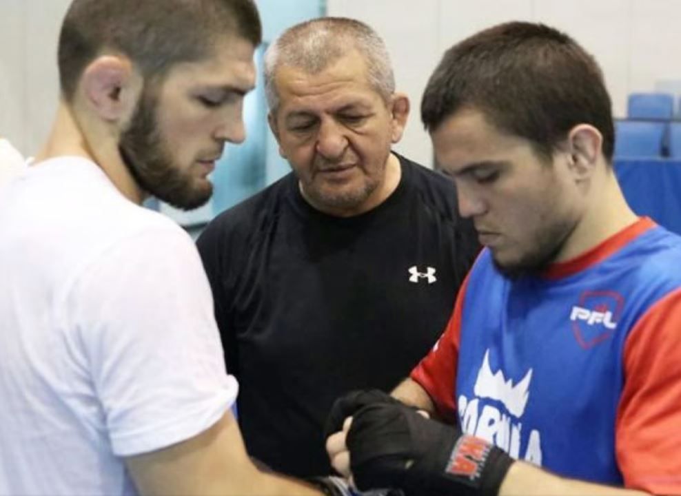 Umar with his uncle and trainer Abdulmanap and his cousin Khabib. Credits to: Anwesha Nag-SportSkeeda.