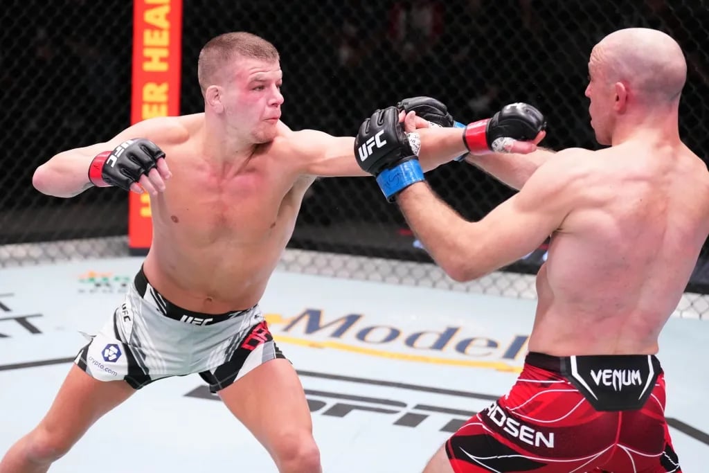 Grant Dawson striking against Mark Madsen. Credits to: Chris Unger - Zuffa LLC.