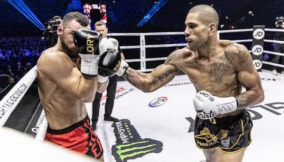 Alex Pereira def. Ertugrul Bayrak by knockout. Credit: Glory Kickboxing.