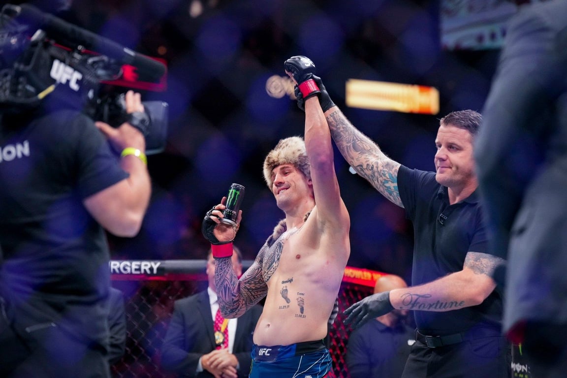 Brendan Allen getting his hand raised. Credits to: David Yeazell - USA TODAY Sports.