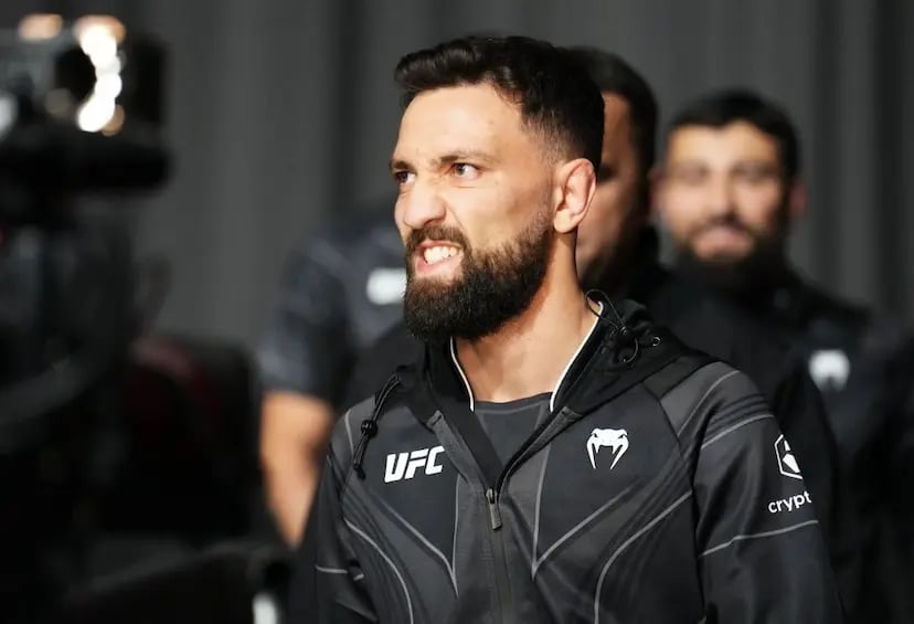 Javid Basharat walks out to the octagon. Credits to: Chris Unger - Zuffa LLC.