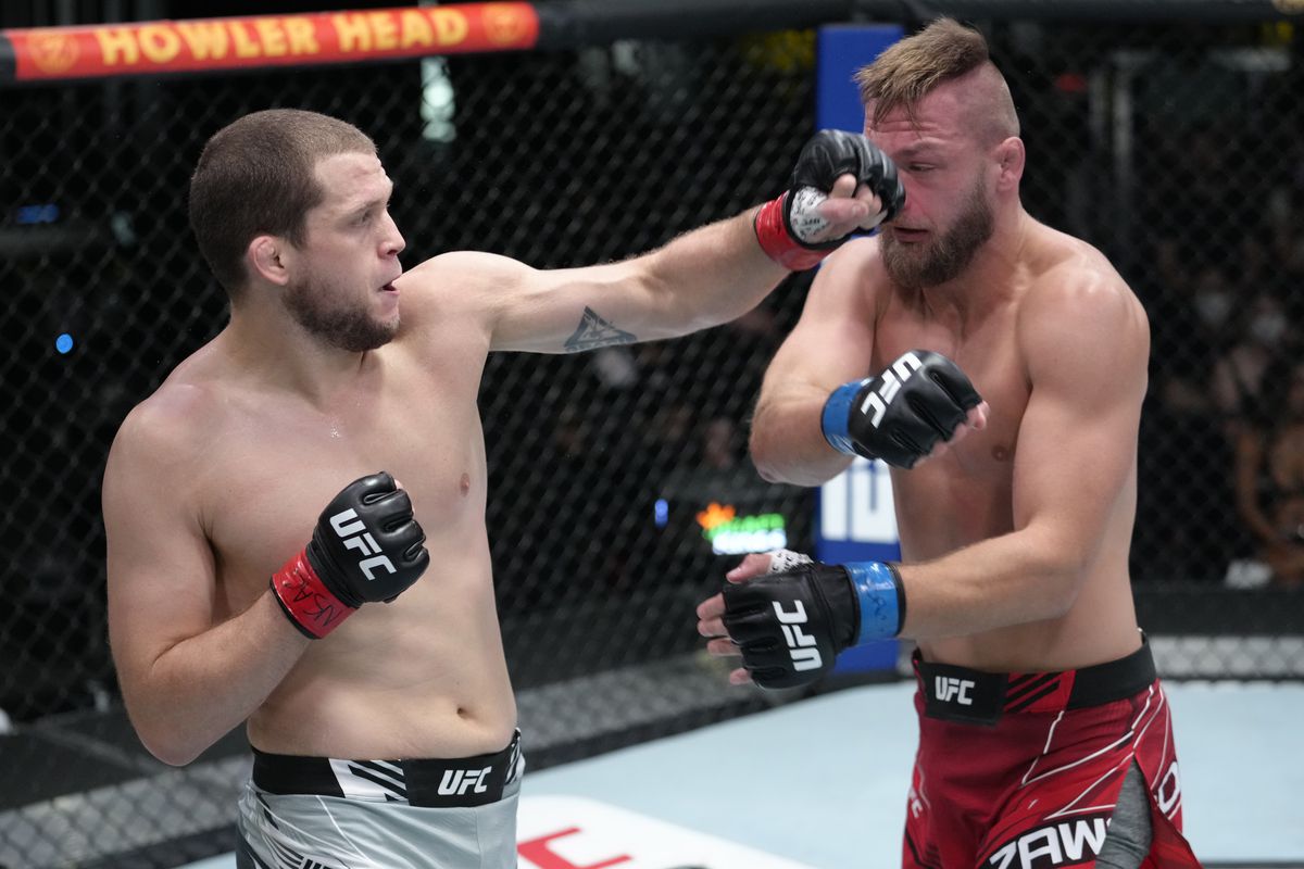 Alex Morono stuns David Zawada with a left hook. Credit: MMA Fighting.