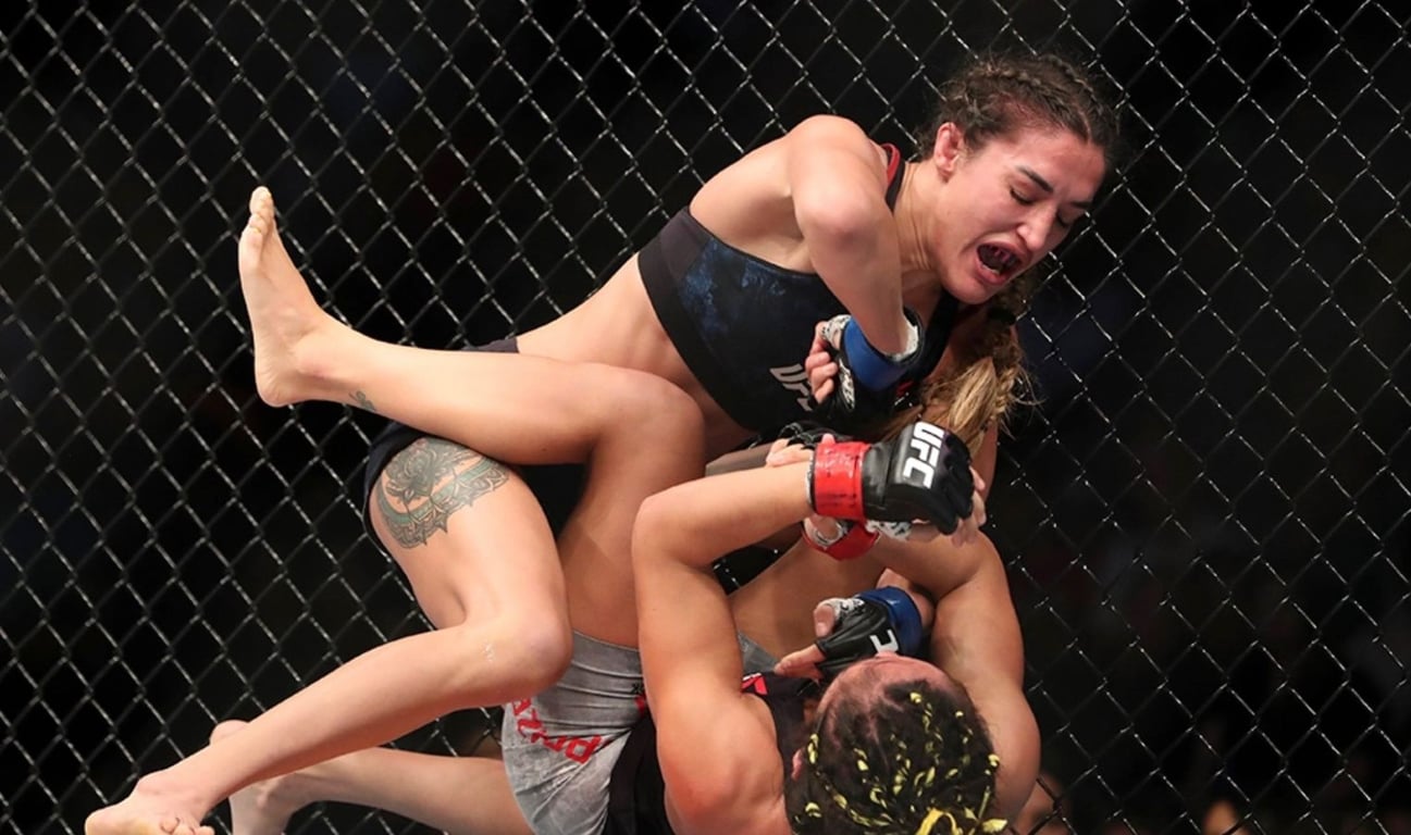 Tatiana Suarez finishes Carla Esparza. Credits to: Zuffa LLC