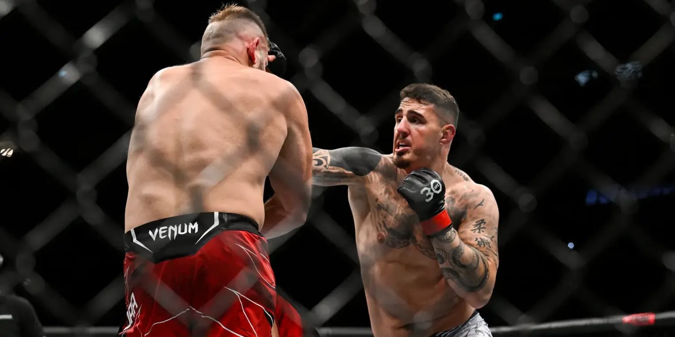 Tom Aspinall throwing at Marcin Tybura in his comeback fight. Credits to: Haljestam - USA TODAY Sports.