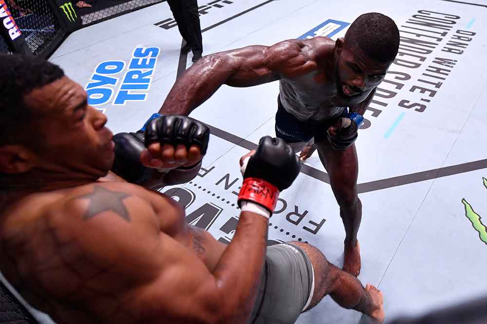 Impa putting it on Kailan Hill in his first Contender Series fight. Photo by Jeff Bottari, Zuffa LLC.