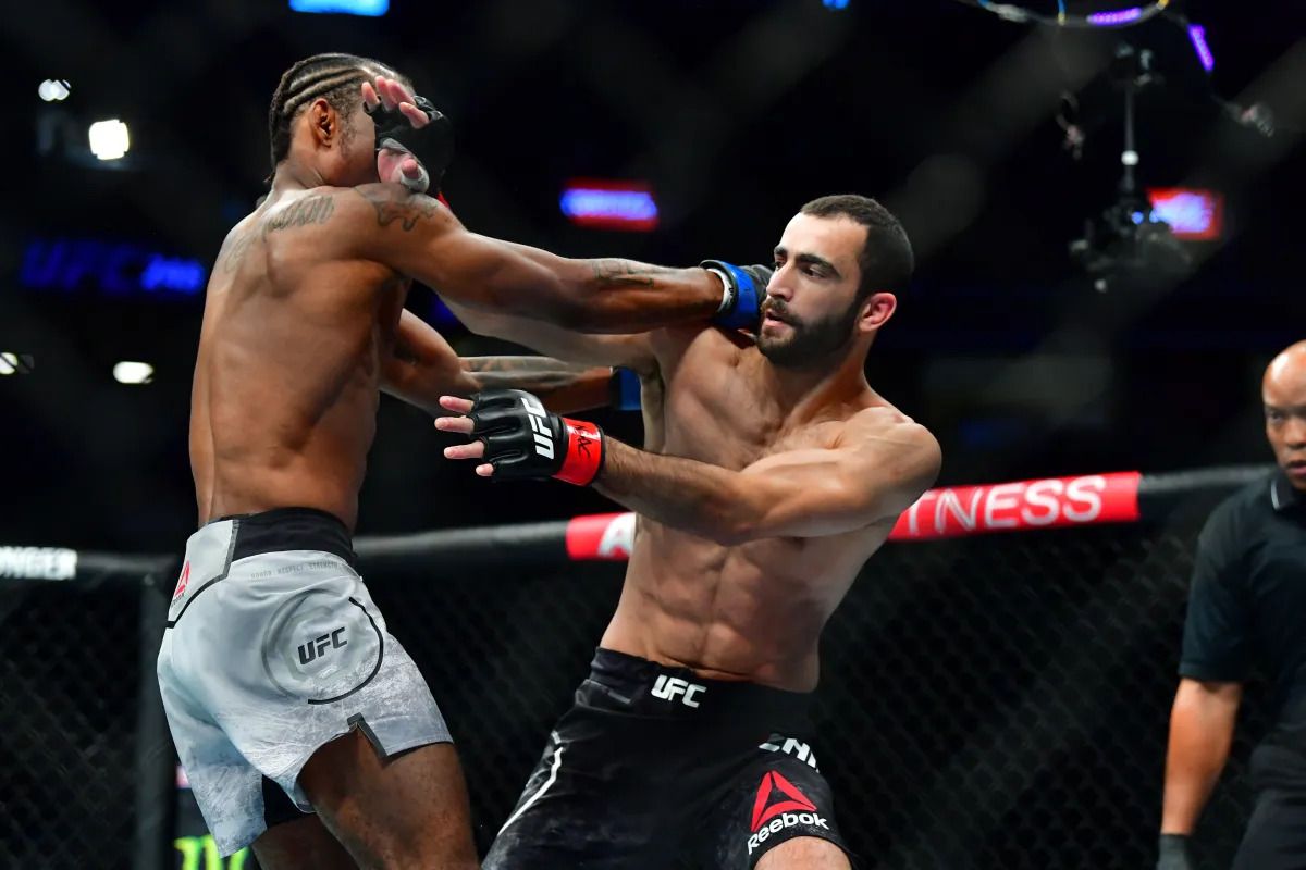 Jamall Emmers exchanges blows with Khusein Askhabov. Credit: MMA Junkie.