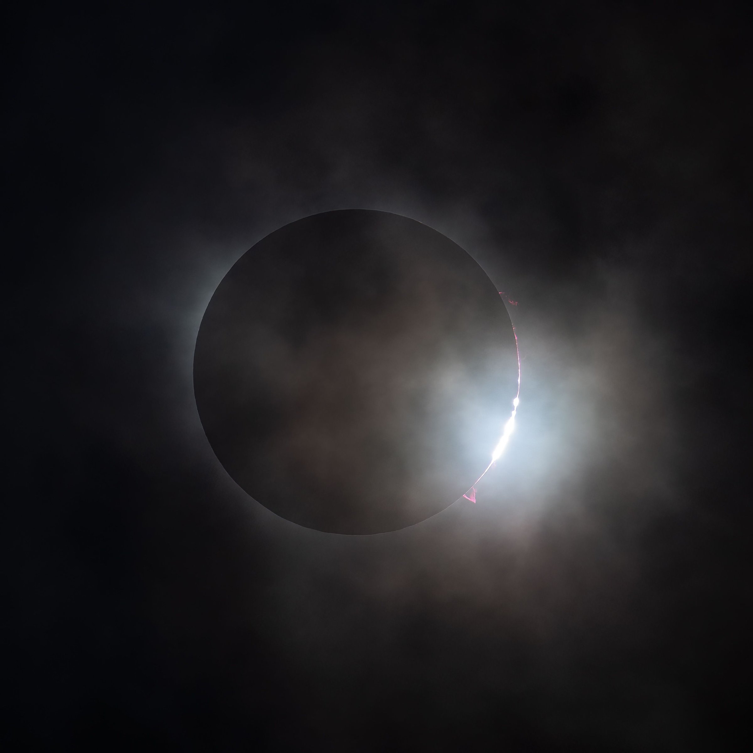 Baily's Beads and Clouds at C3