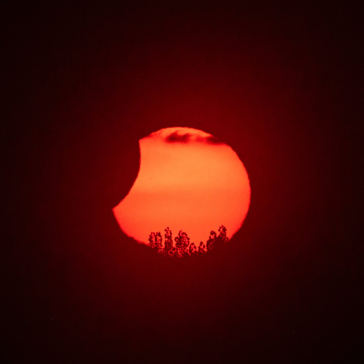 Partially eclipsed setting Sun, 81% obscured, TSE2026, Villasinta, Spain, August 12, 2026