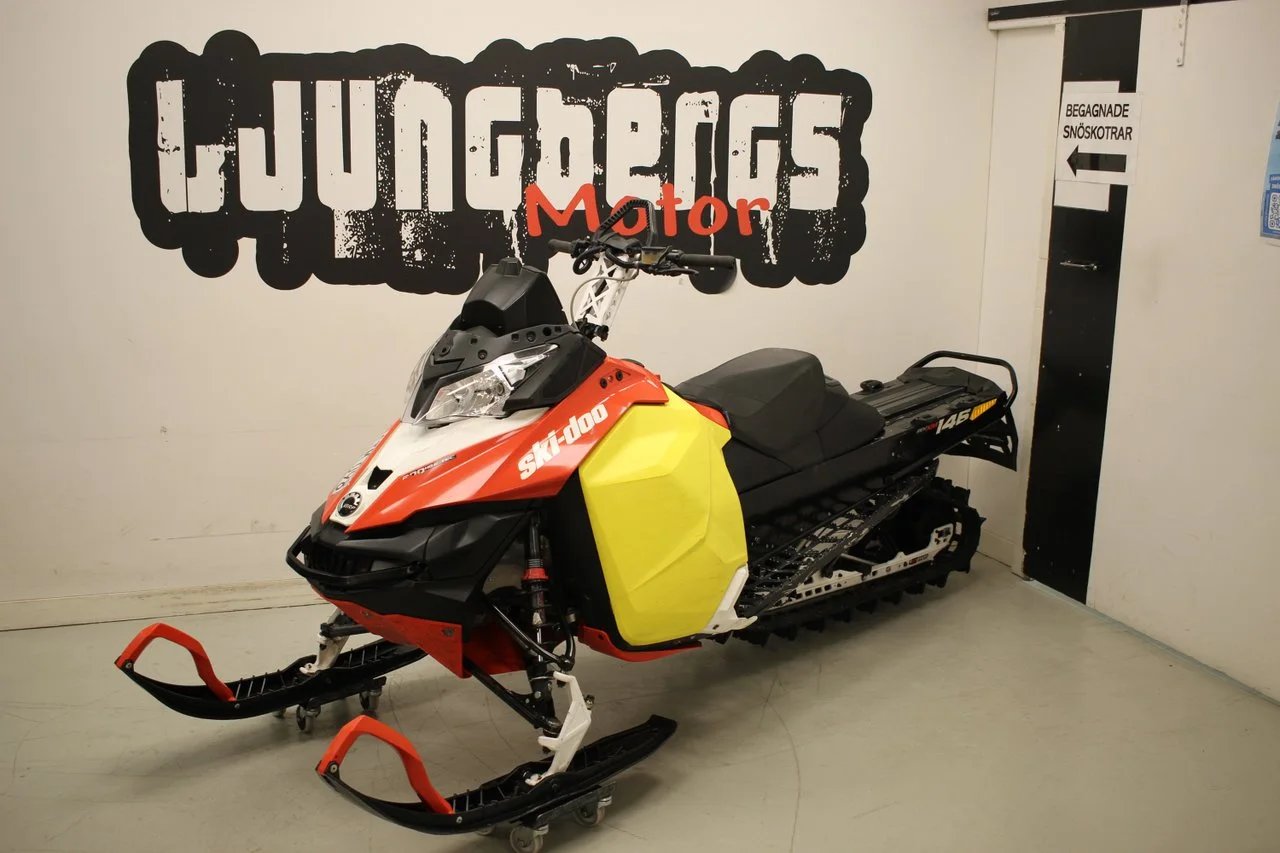 2015 Ski-Doo Summit SP 600 E-Tec 146