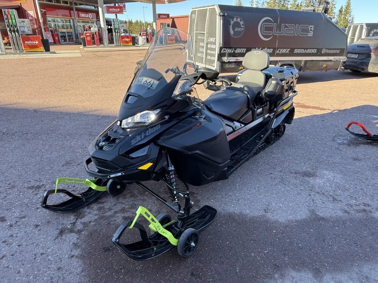 2025 Ski-Doo Expedition SE 900 ACE Turbo R 154