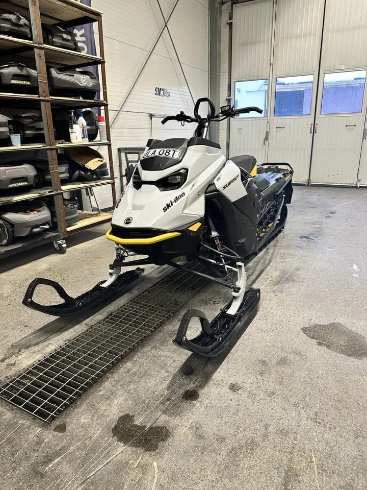Ski-Doo Summit Summit SP 850 E-Tec 146 2023