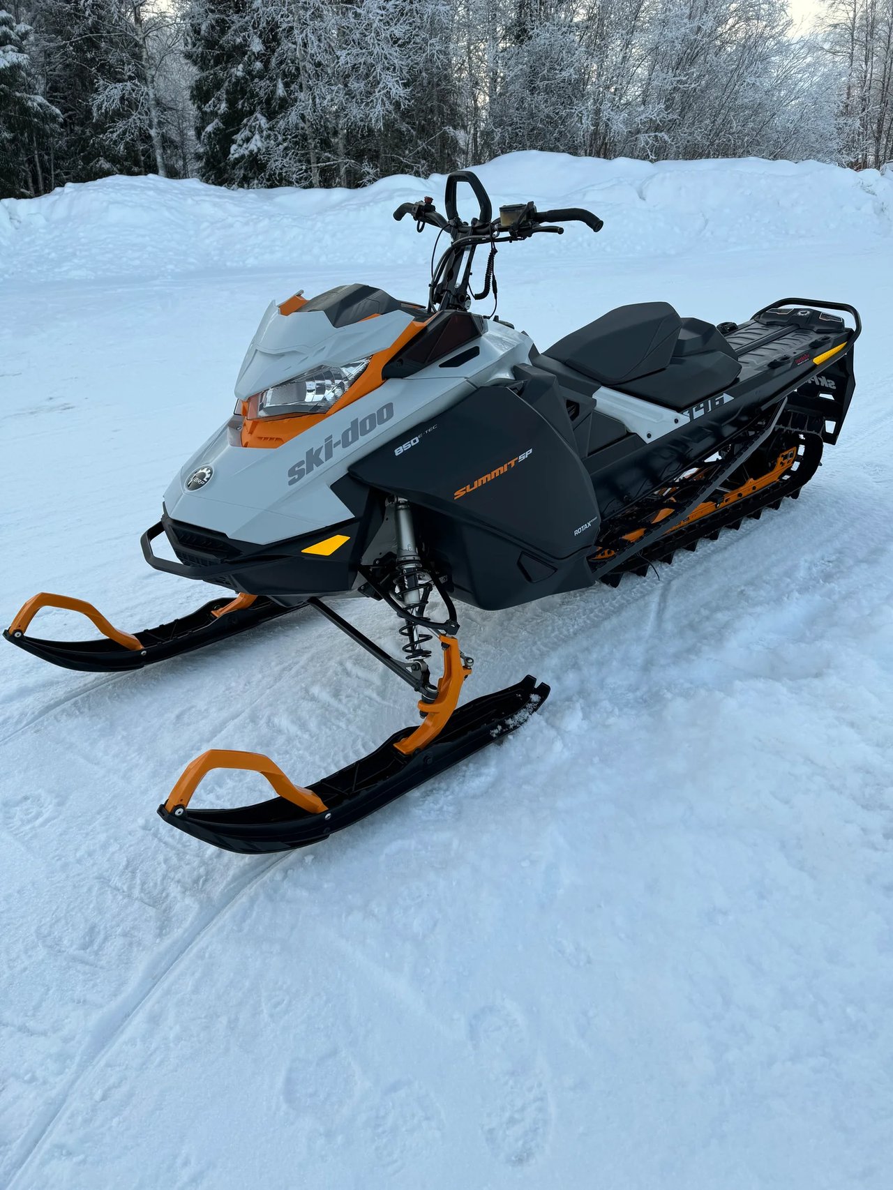 2022 Ski-Doo Summit SP 850 E-Tec 146