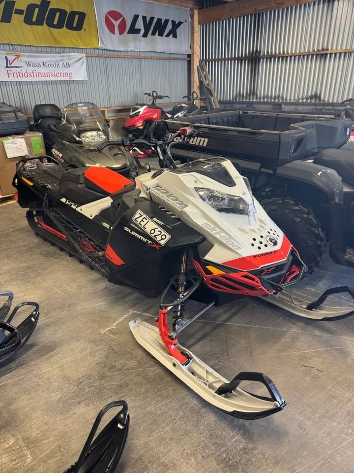 Ski-Doo Summit X Expert 850 E-Tec 154 