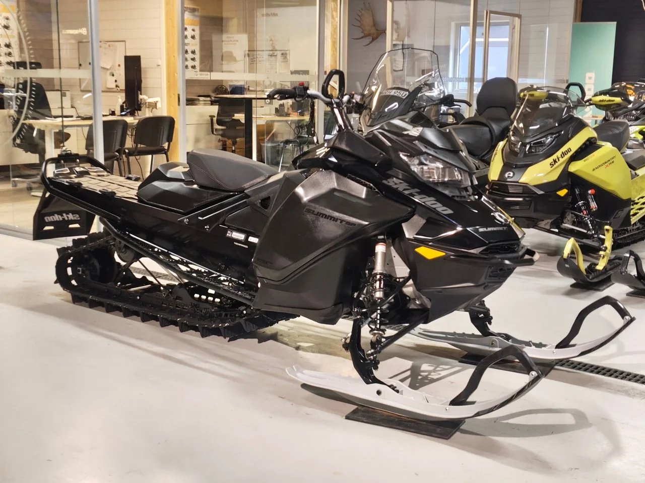 2022 Ski-Doo Summit SP 600R E-Tec 146