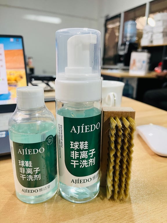 White Shoe Cleaner Dry Cleaning Stain Remover Foam Cleaner Sneaker Yellowing & Bleaching Cleaner