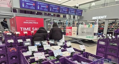 Ultra-low-priced sheet masks costing between 500 and 1,000 won, sold at the 'Off Beauty Seongsu Mega Factory' store.