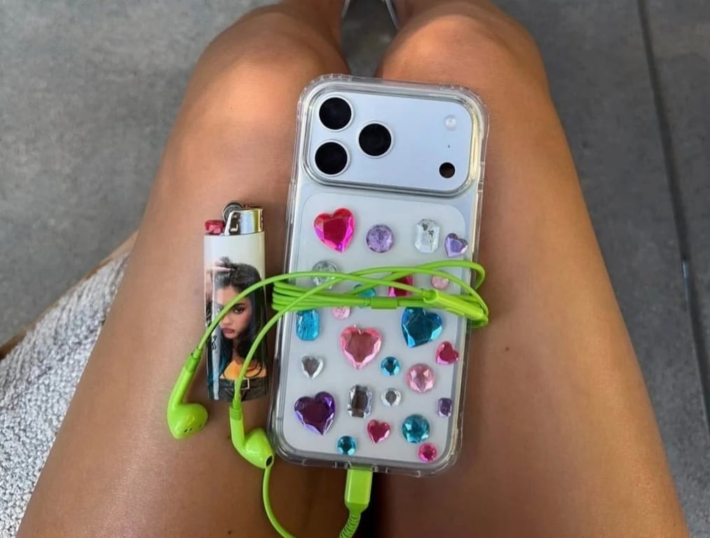 Kylie Jenner's wired earphones