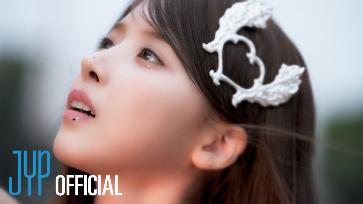 NMIXX 6th EP 'Strange Muse' Original Highlight Medley Thumbnail Image / JYP Entertainment