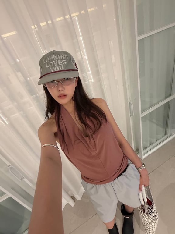 T-ARA's Hyomin Nails Monsoon Fashion With Backless Top and Rain Boots