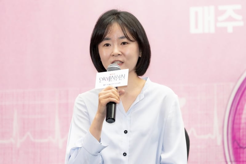 Netflix's 'Love Lab' Producer Lee Jin-joo Explains Bold Bed Setup