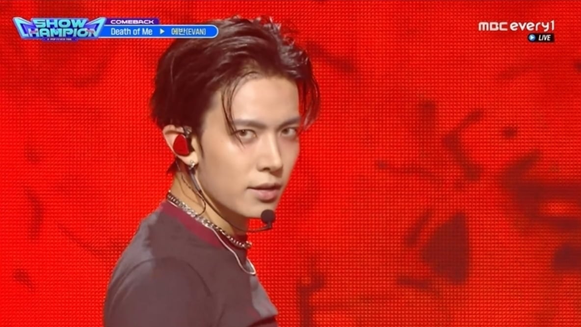 EVAN At Show Champion SBS Life / 'The Show' broadcast screen capture