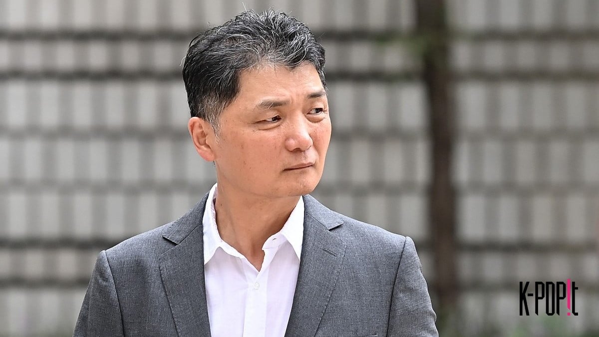 Kakao Future Initiative Center head Kim Beom-su arrives at the Seoul High Court on the afternoon of August 26 to attend the third appellate hearing over alleged violations of the Financial Investment Services and Capital Markets Act. /Photo by Lee Sol, The Korea Economic Daily