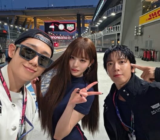Photo = Jang Wonyoung's SNS