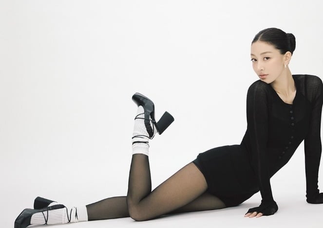 TWICE's Jihyo / EMITHAUS