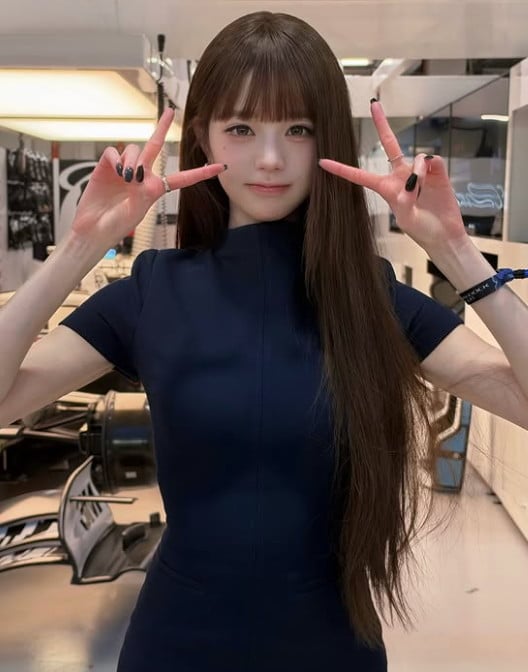 Photo = Jang Wonyoung's SNS
