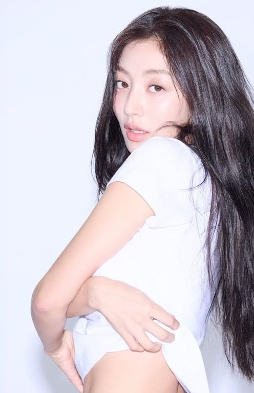 TWICE's Jihyo / EMITHAUS