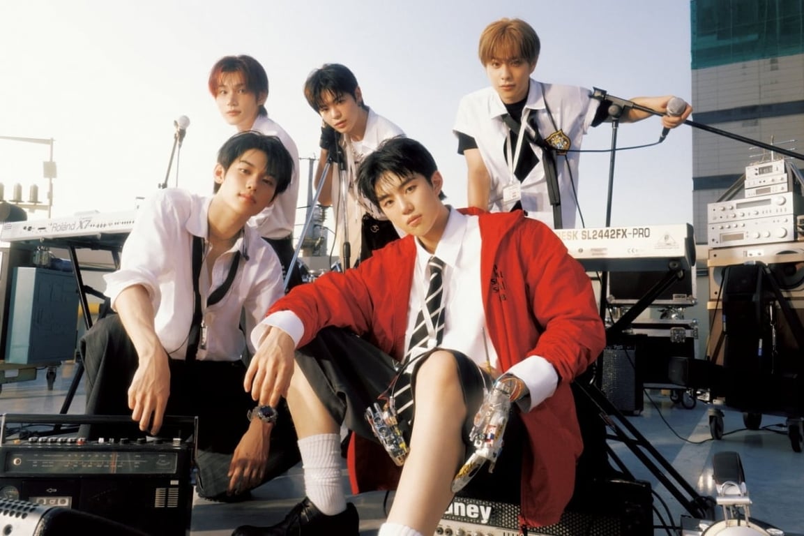 EVNNE 6th EP 'on: our noise' Concept Image / Jellyfish Entertainment