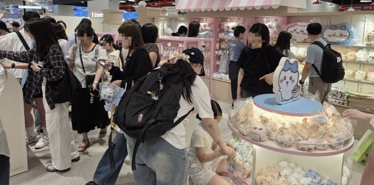 People buying Chiikawa merch