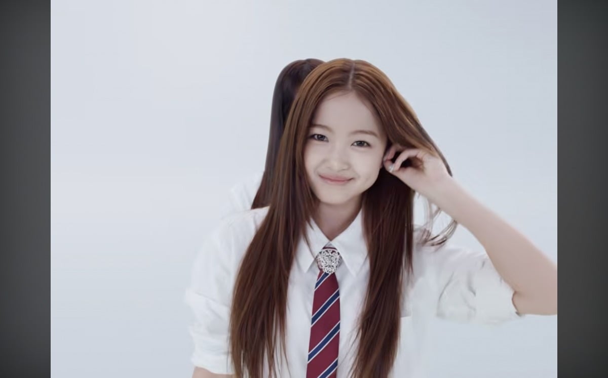 /Screenshot from the group A2O LITE official YouTube channel