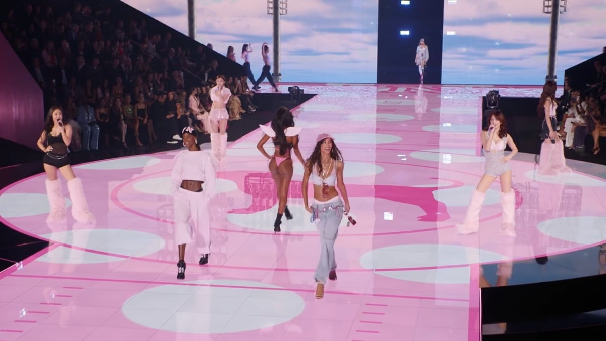 TWICE Performs at the 2025 Victoria's Secret Fashion Show / @VictoriasSecret on YouTube