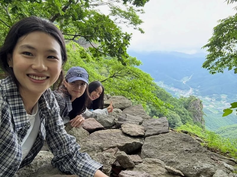 Girl's Day's Hyeri, BLACKPINK's Jisoo, Jung Ho-yeon