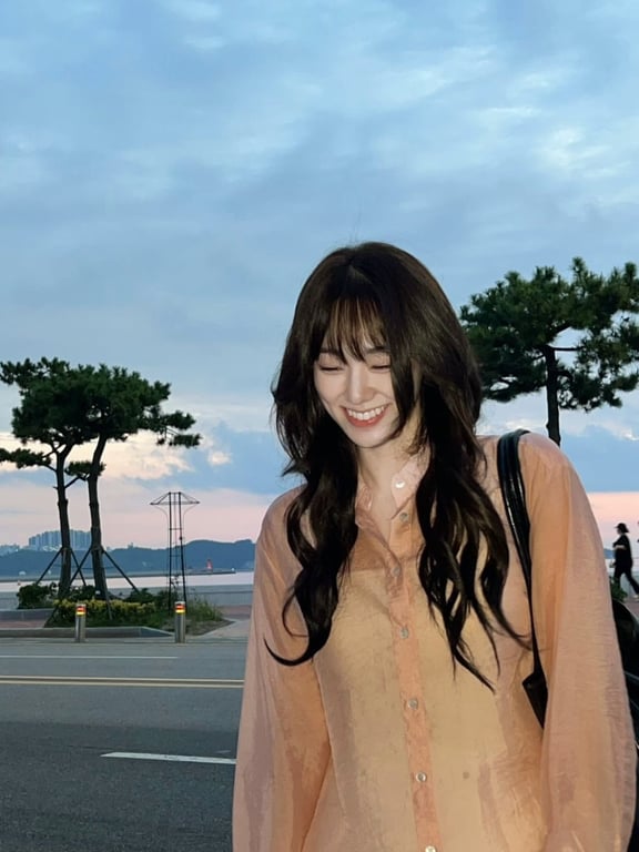 Kang Mina Shares Behind-the-Scenes Photos From tvN Drama 'See You at Work Tomorrow!'