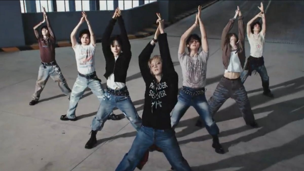 AEN Spotlights Seven-Member Choreography in "X to Z" Performance Video