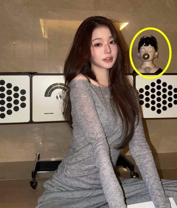 Jang Won-young, a member of the group IVE, is touching a high-end speaker. / Photo = Jang Won-young's social media