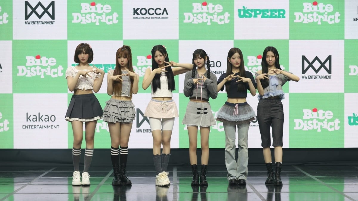USPEER poses during a media showcase celebrating the release of its first EP "BITE DISTRICT" / MW Entertainment