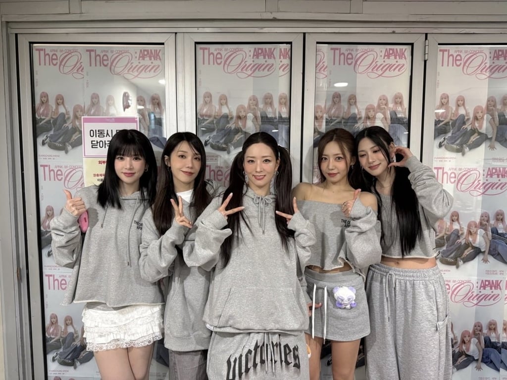 Apink at the "2026 Apink 8th Concert: The Origin APINK" / @Apink_2011 on X