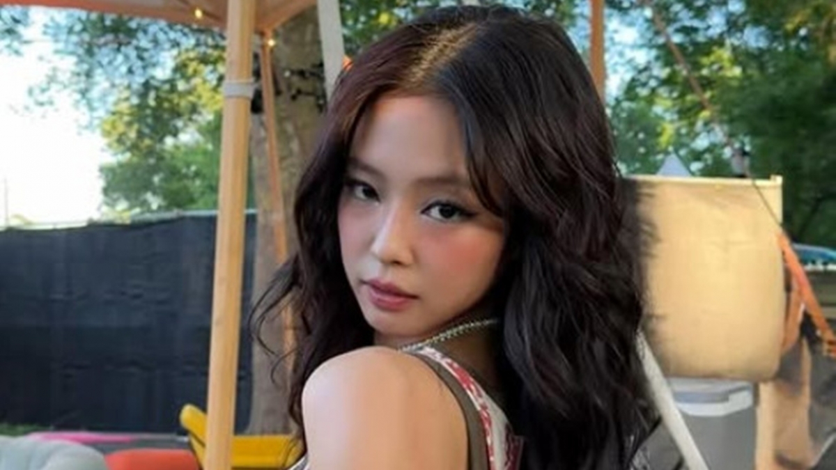 Jenny is concentrating on her golf practice. / Photo=Jenn's Golf Coach SNS