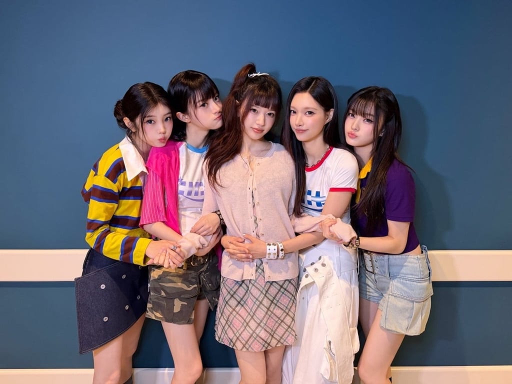 ILLIT's Moka visits the group's concert / @ILLIT_official on X