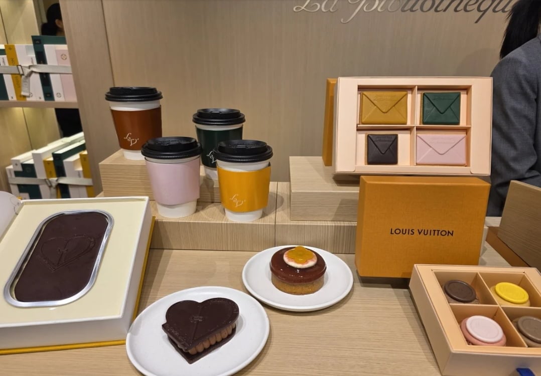 Desserts available at Louis Vuitton's La Bibliothèque in Seoul