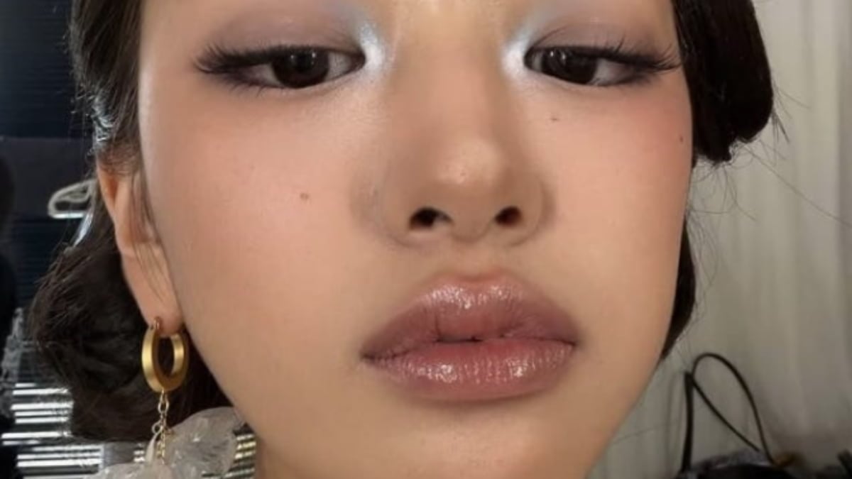 IVE's An Yu-jin Revives Retro Glam With Bold Blue Eye Makeup