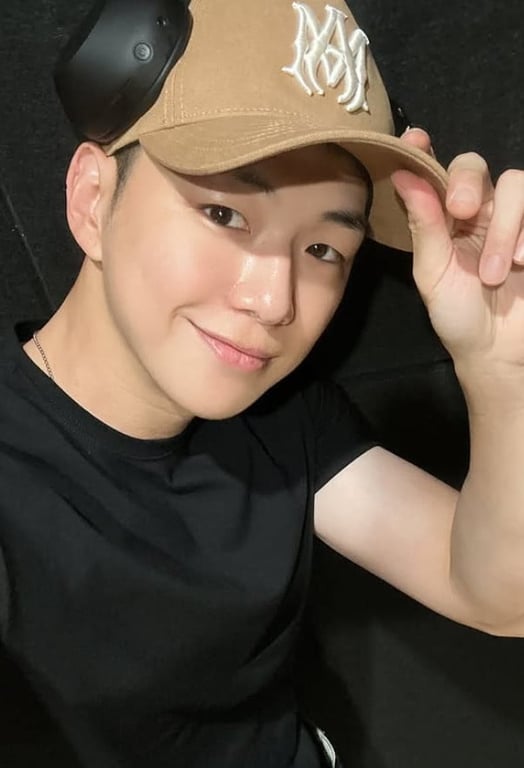 Singer Kang Daniel is sharing an update while on vacation. / Photo = Kang Daniel's SNS