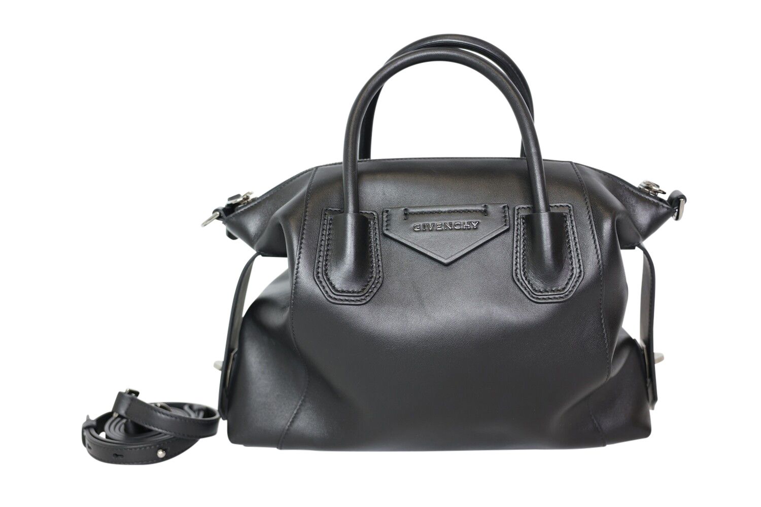Givenchy Givenchy Antigona Small, Black Leather With Silver Hardware Preowned In Dustbag WA001