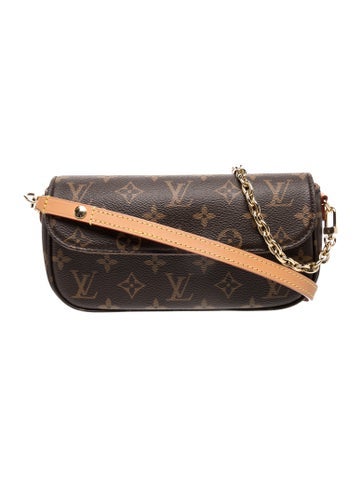 Monogram Ivy Wallet on Chain